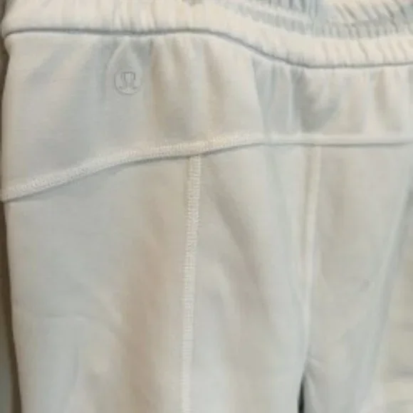 Lululemon softstreme highrise shorts - Picture 3 of 4